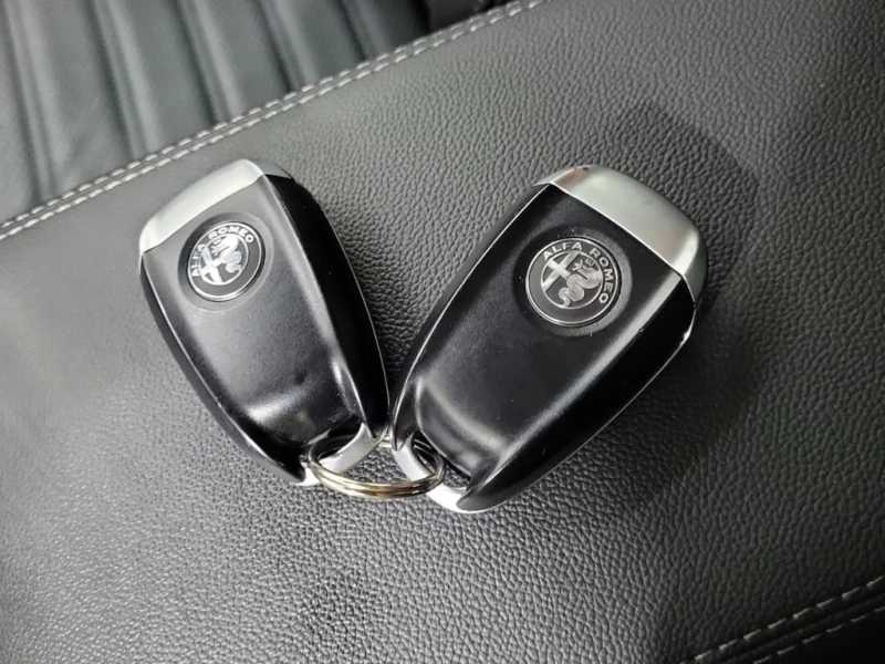 Alfa Romeo Giulia * Veloce * CARFAX * ЦЕНА ДО БГ, снимка 13 - Автомобили и джипове - 53086953