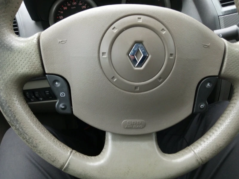 Renault Megane 1.9 , снимка 5 - Автомобили и джипове - 53307590