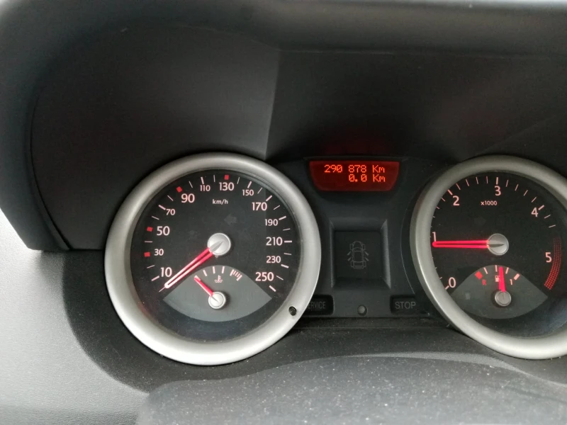 Renault Megane 1.9 , снимка 13 - Автомобили и джипове - 53307590