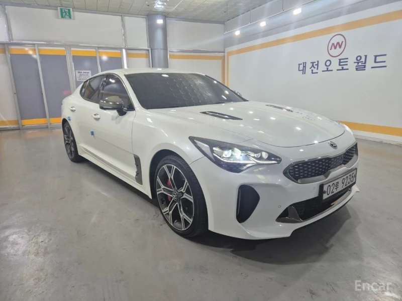 Kia Stinger, снимка 2 - Автомобили и джипове - 53512326
