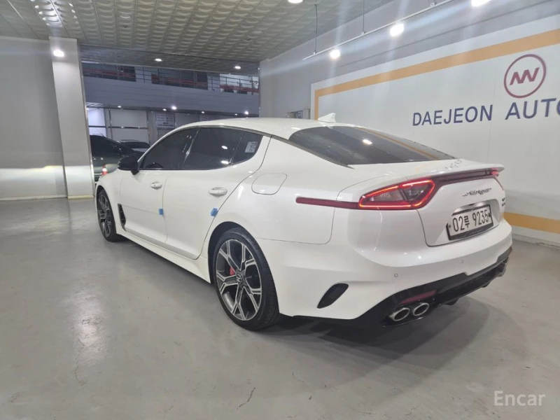 Kia Stinger, снимка 5 - Автомобили и джипове - 53512326