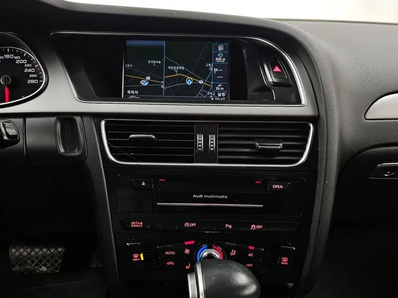 Audi A4 2.0 TDI, снимка 15 - Автомобили и джипове - 53887517