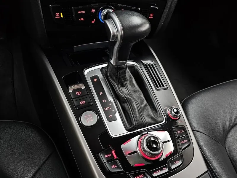 Audi A4 2.0 TDI, снимка 9 - Автомобили и джипове - 53887517