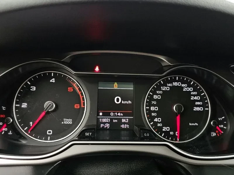 Audi A4 2.0 TDI, снимка 8 - Автомобили и джипове - 53887517