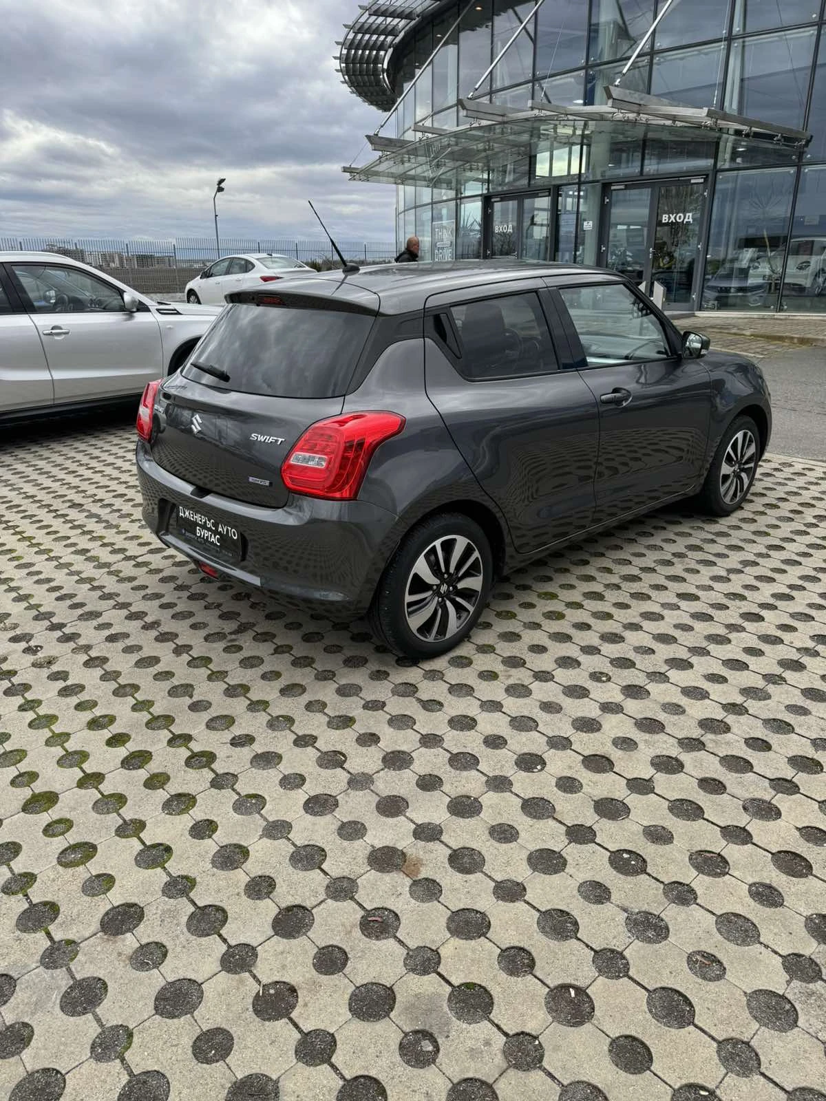 Suzuki Swift 1.2 Hybrid 90 к.с. - изображение 3