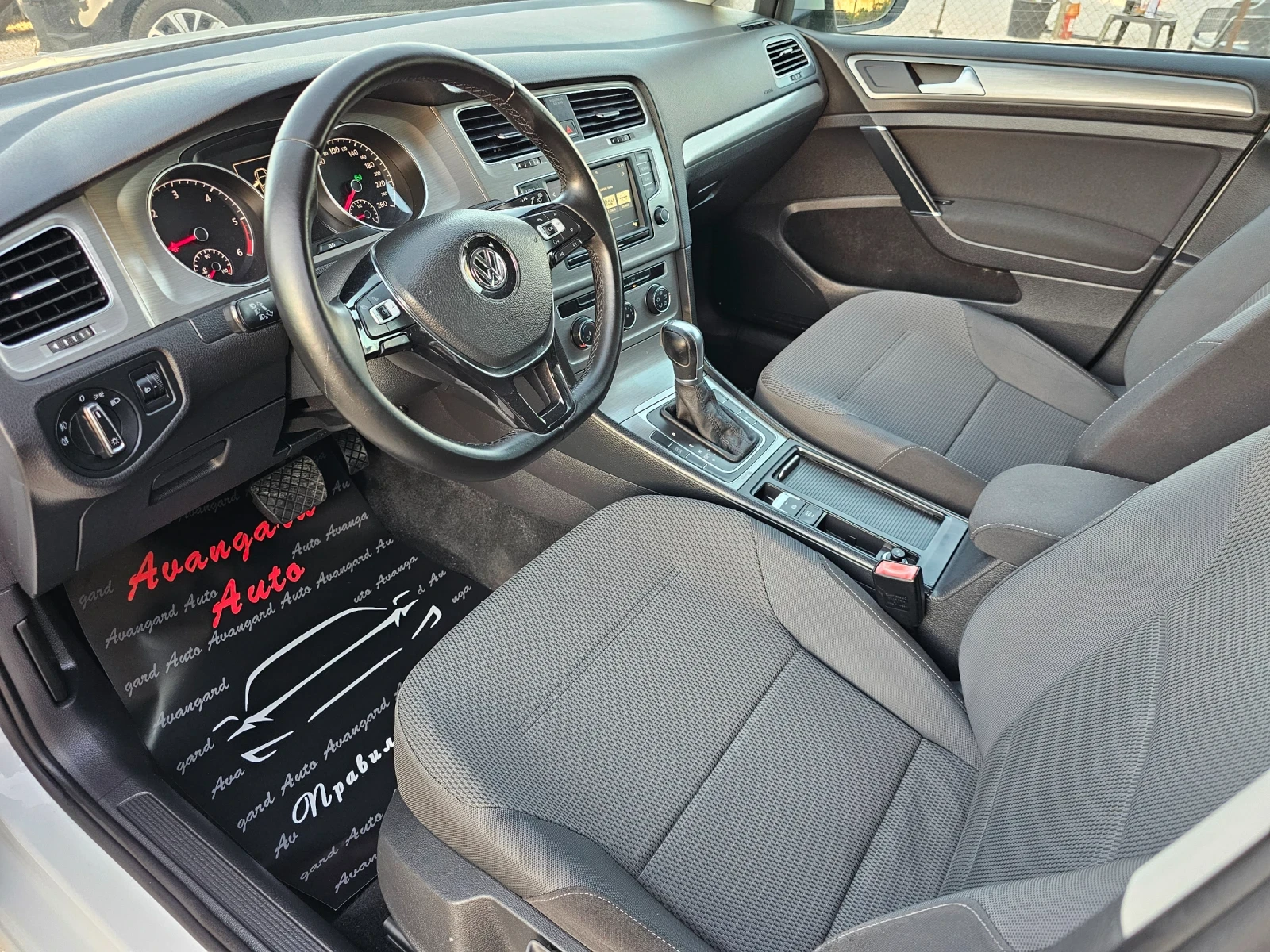 VW Golf 1.6TDI, 110к.с., DSG - изображение 8