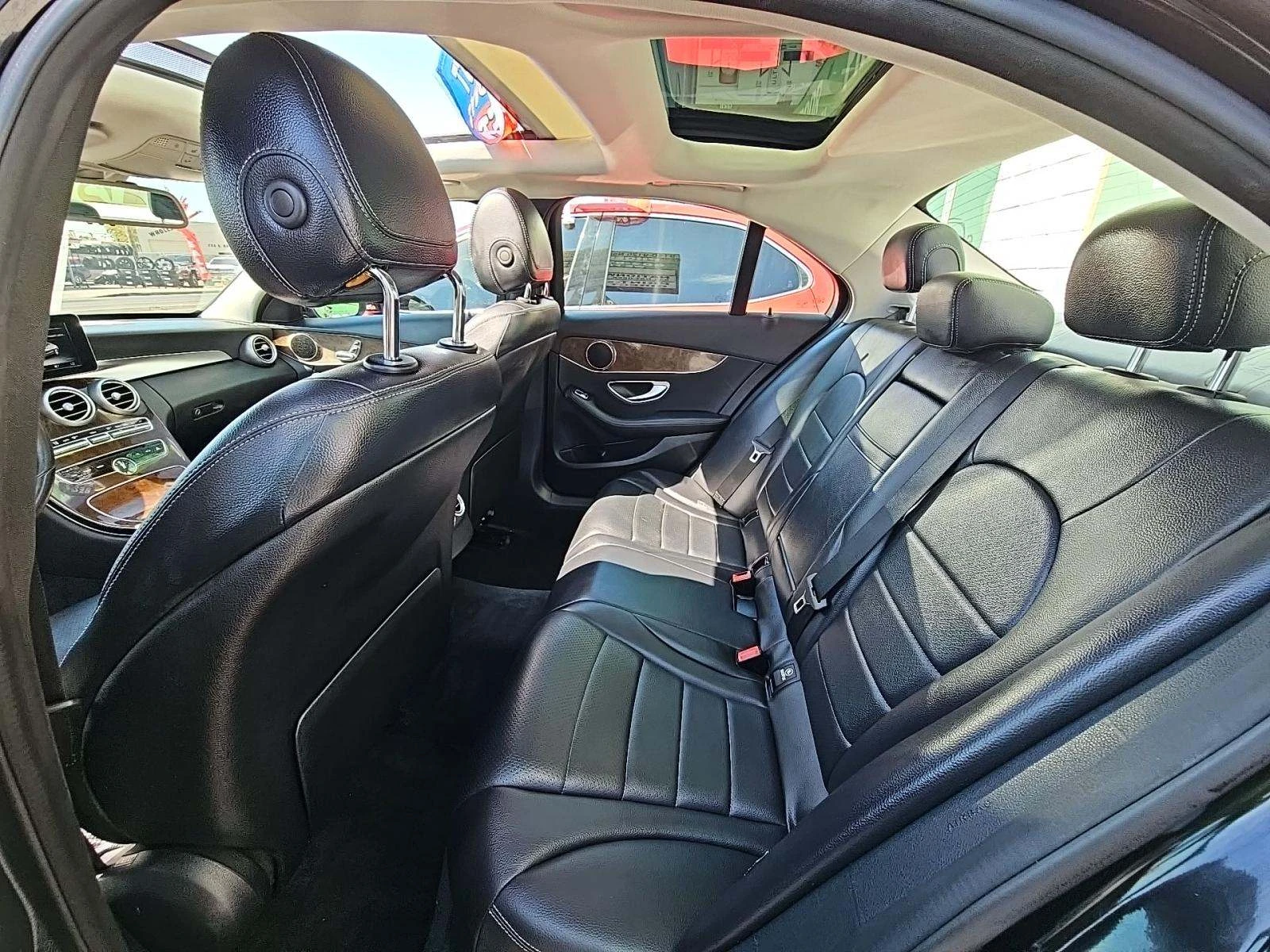 Mercedes-Benz C 300 * 4MATIC * CARFAX * ЦЕНА ДО БЪЛГАРИЯ - изображение 9