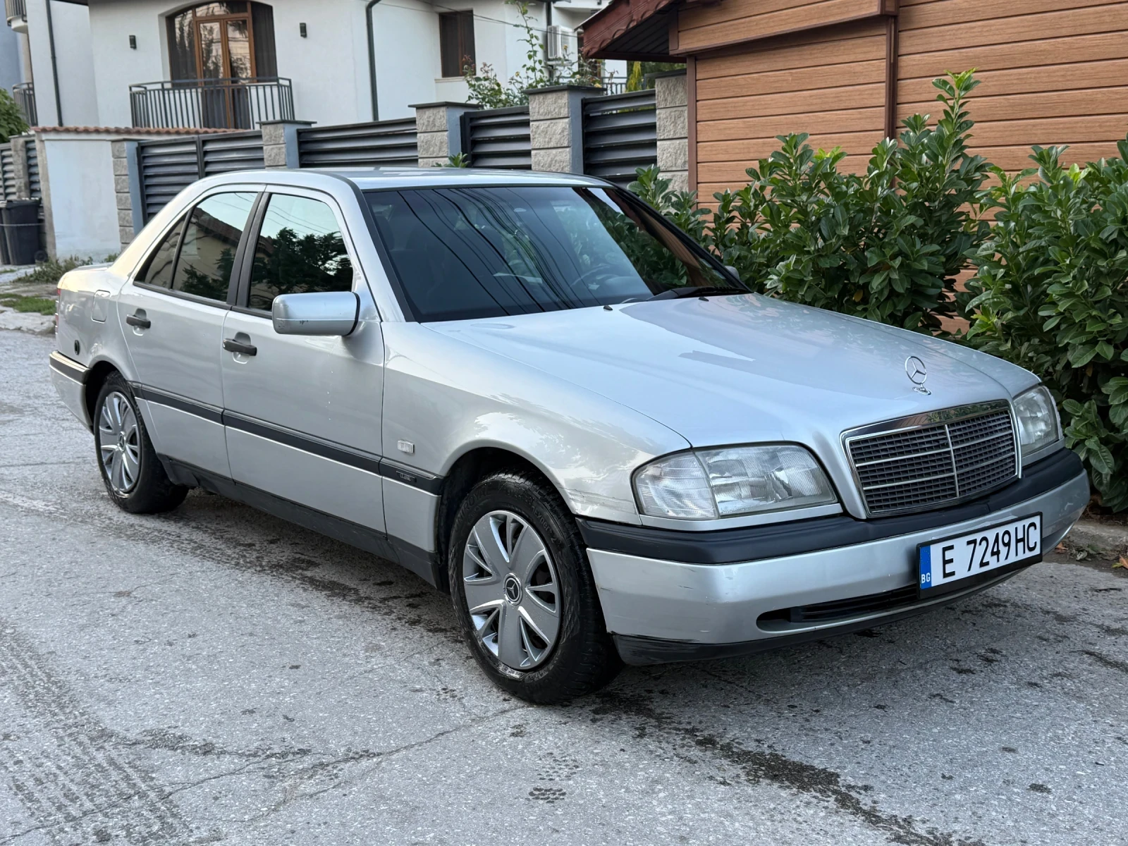 Mercedes-Benz C 200 (136 кс ) Бензин/Газ Оригинален вид , без ръжда - изображение 3