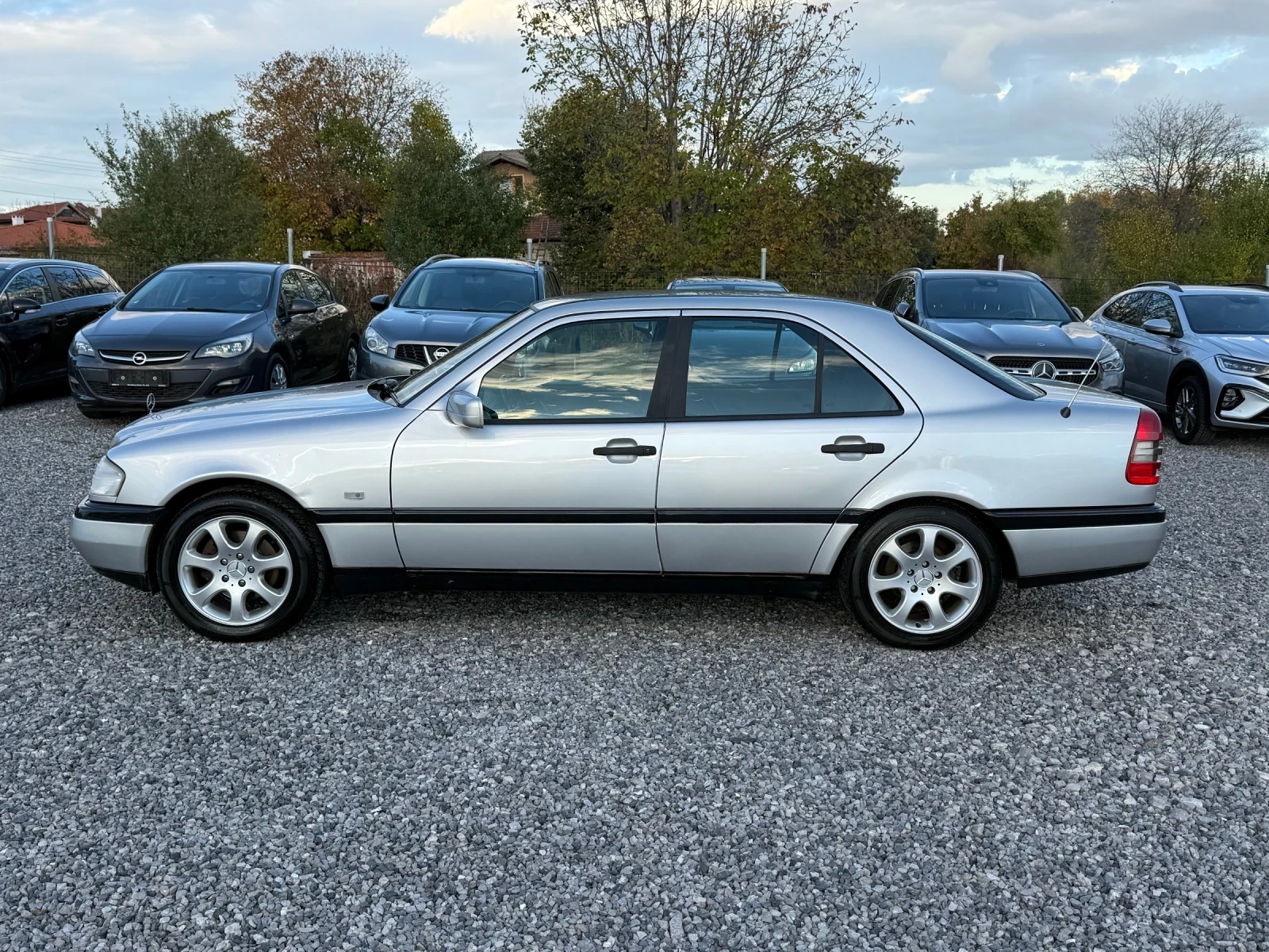 Mercedes-Benz C 200 (136 кс ) Бензин/Газ Оригинален вид , без ръжда | Mobile.bg — изображение 4