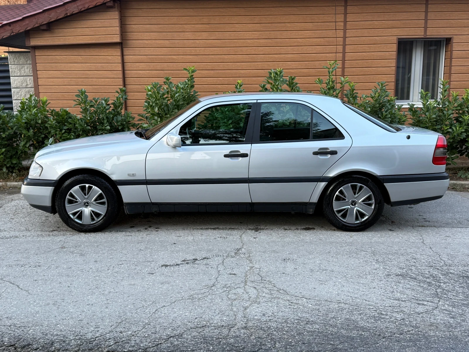 Mercedes-Benz C 200 (136 кс ) Бензин/Газ Оригинален вид , без ръжда - изображение 4