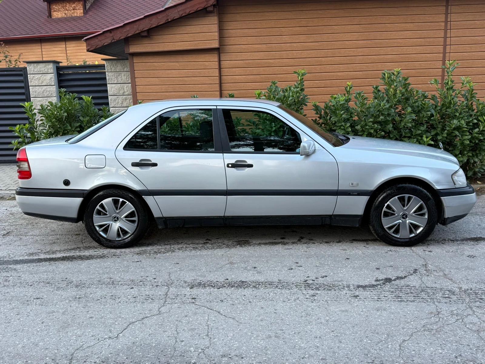 Mercedes-Benz C 200 (136 кс ) Бензин/Газ Оригинален вид , без ръжда - изображение 5