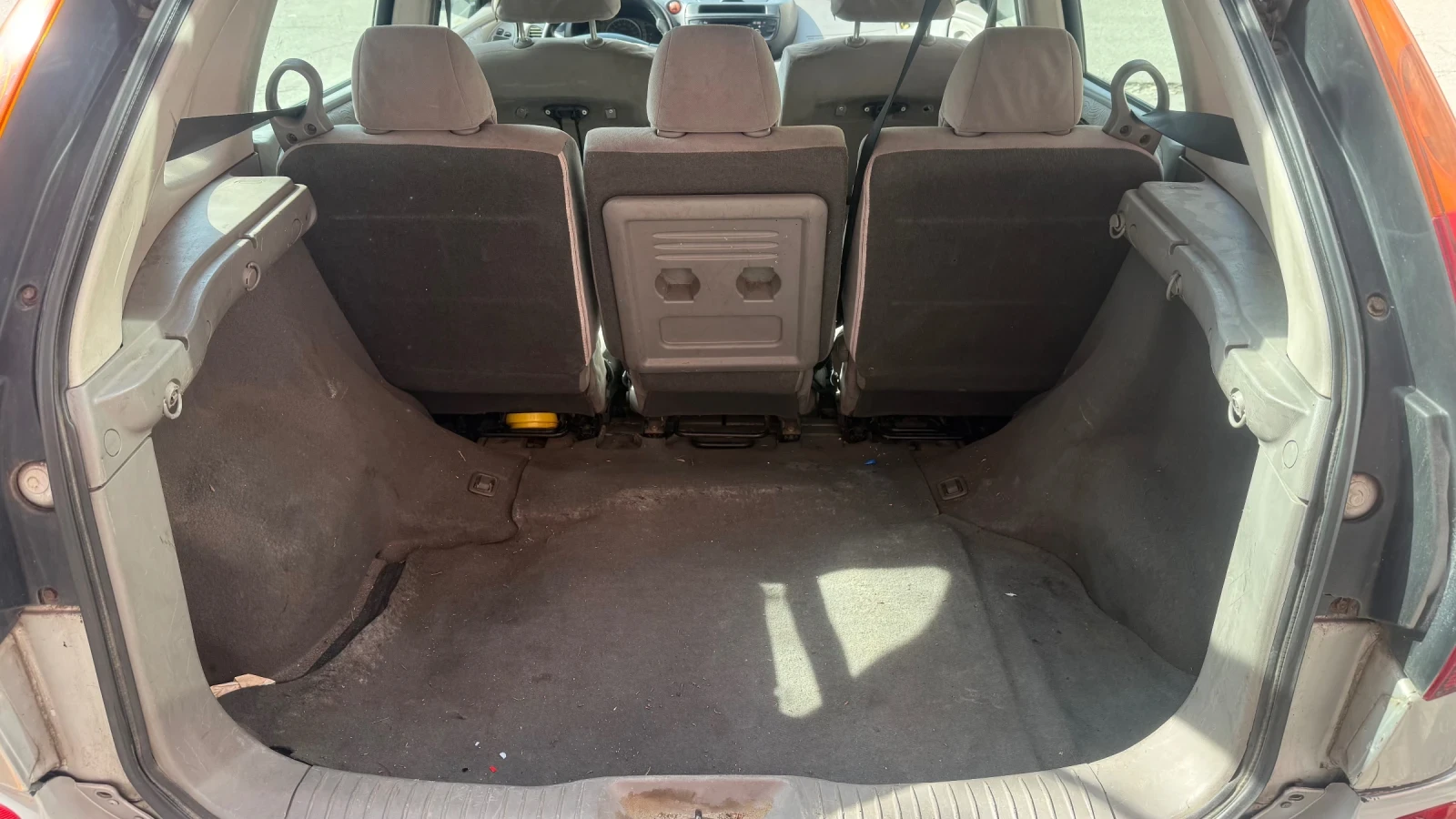 Nissan Almera tino, снимка 15 - Автомобили и джипове - 53705357