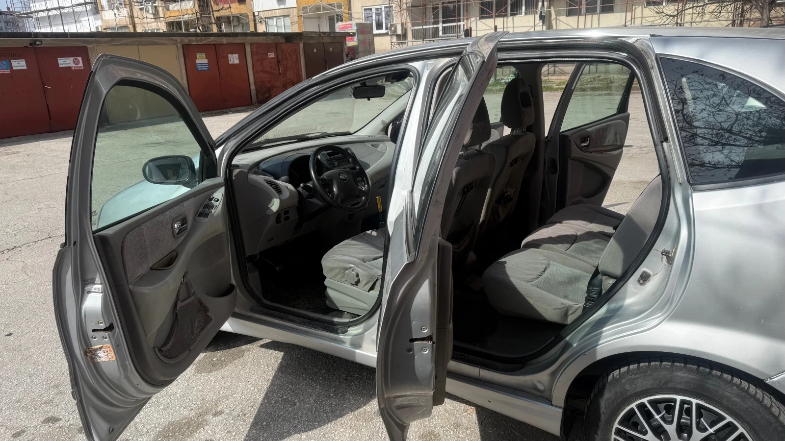 Nissan Almera tino, снимка 14 - Автомобили и джипове - 53705357