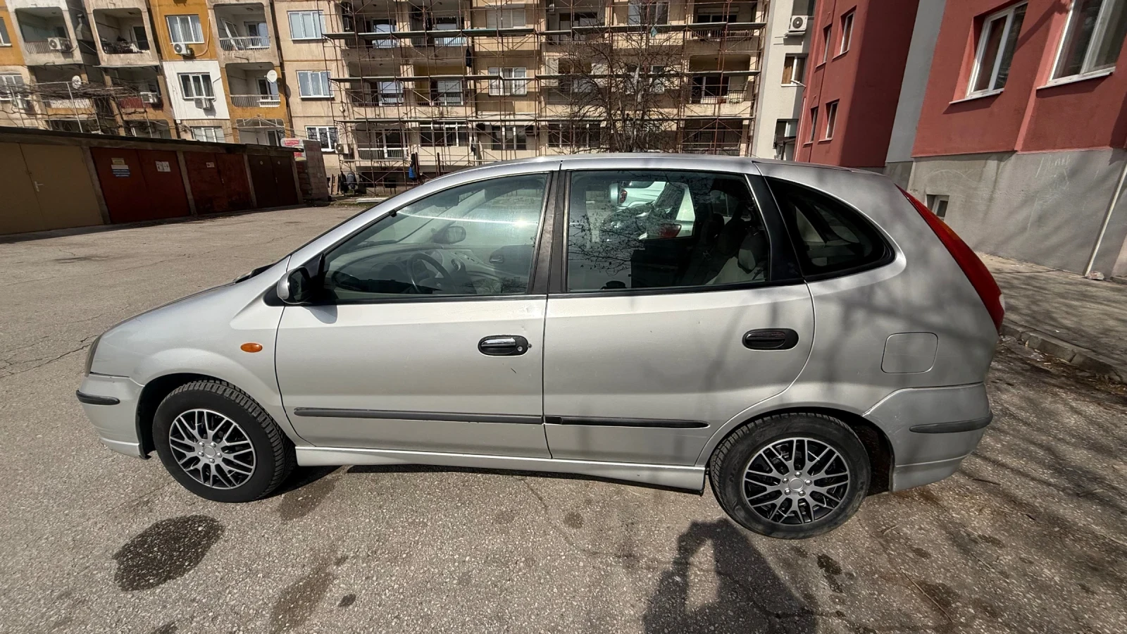 Nissan Almera tino, снимка 3 - Автомобили и джипове - 53705357