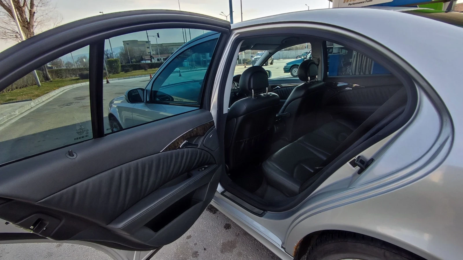 Mercedes-Benz E 320, снимка 10 - Автомобили и джипове - 53876160