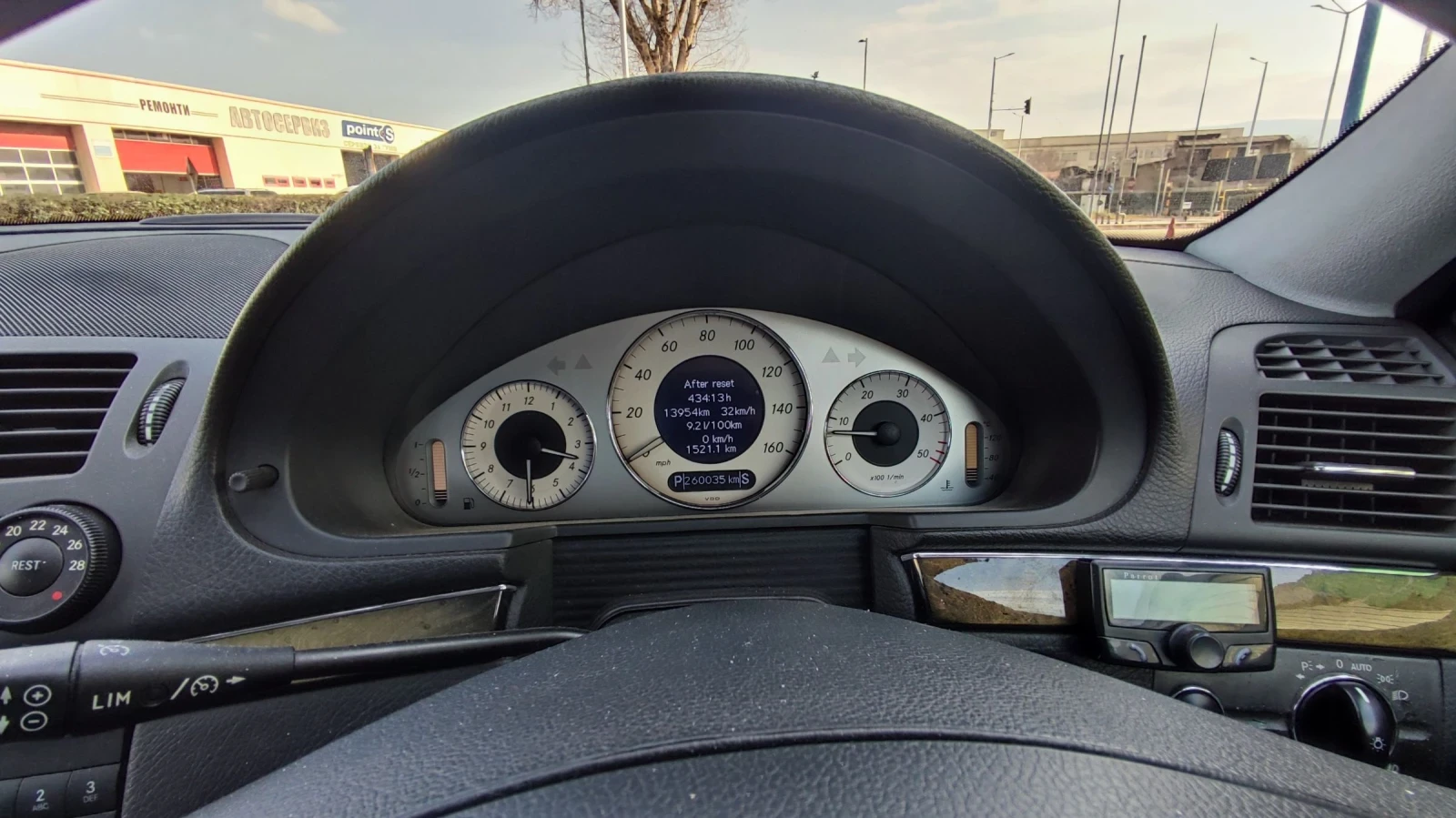 Mercedes-Benz E 320, снимка 14 - Автомобили и джипове - 53876160