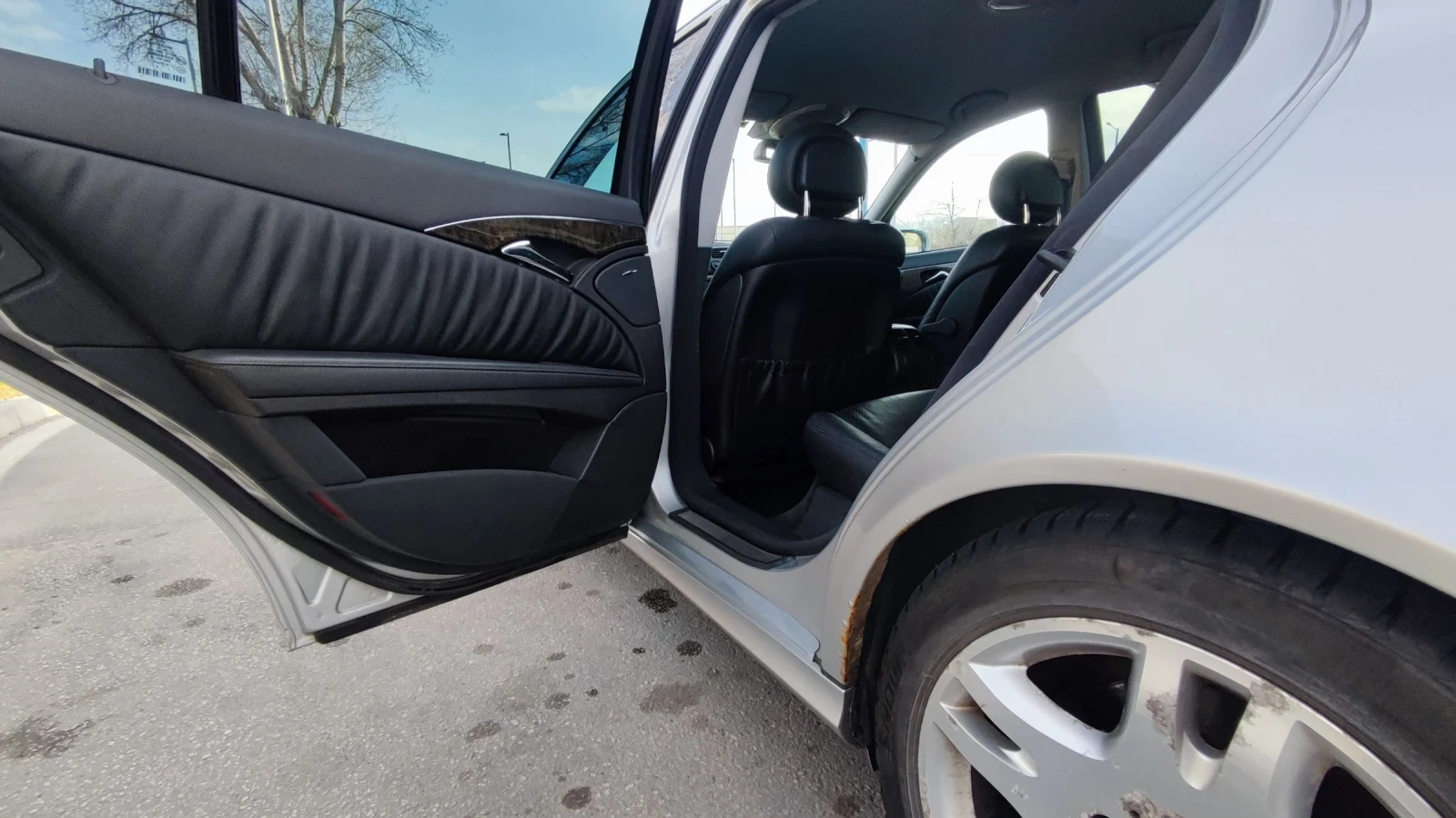 Mercedes-Benz E 320, снимка 11 - Автомобили и джипове - 53876160