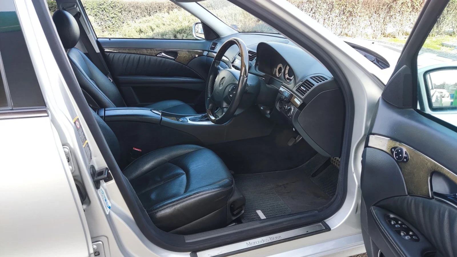 Mercedes-Benz E 320, снимка 5 - Автомобили и джипове - 53876160