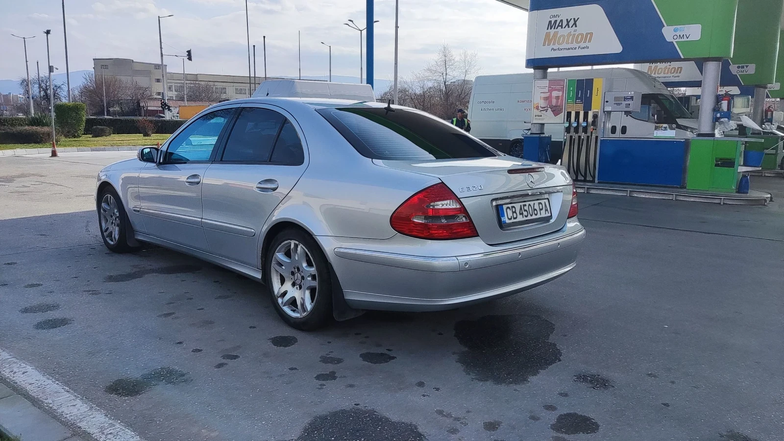Mercedes-Benz E 320, снимка 3 - Автомобили и джипове - 53876160