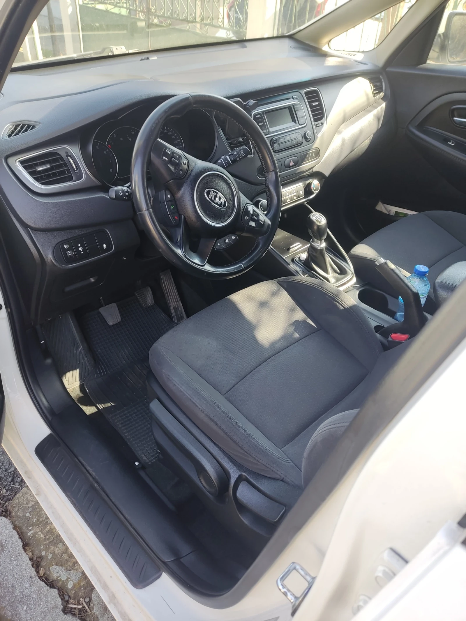 Kia Carens, снимка 4 - Автомобили и джипове - 53975877