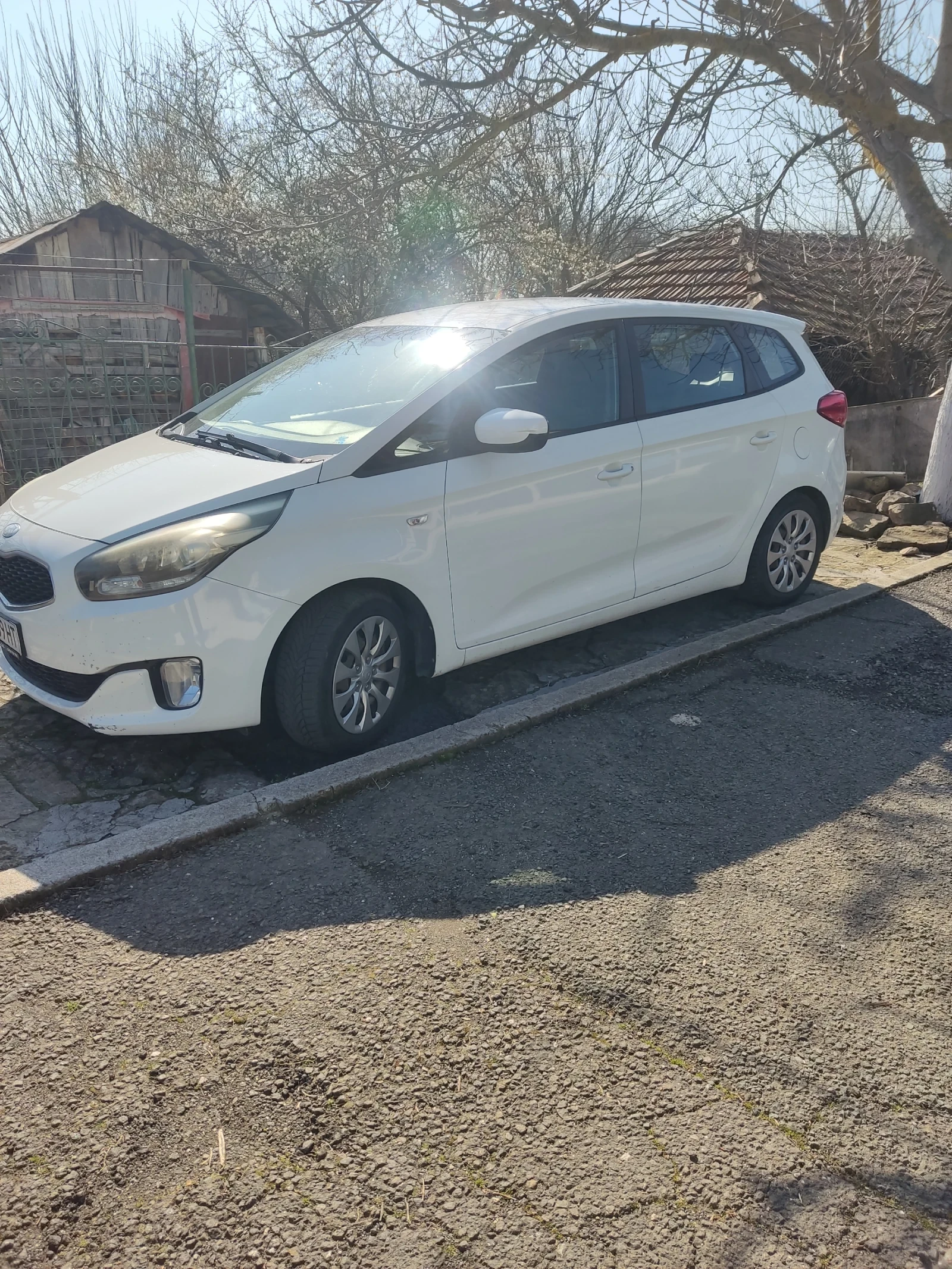 Kia Carens, снимка 3 - Автомобили и джипове - 53975877