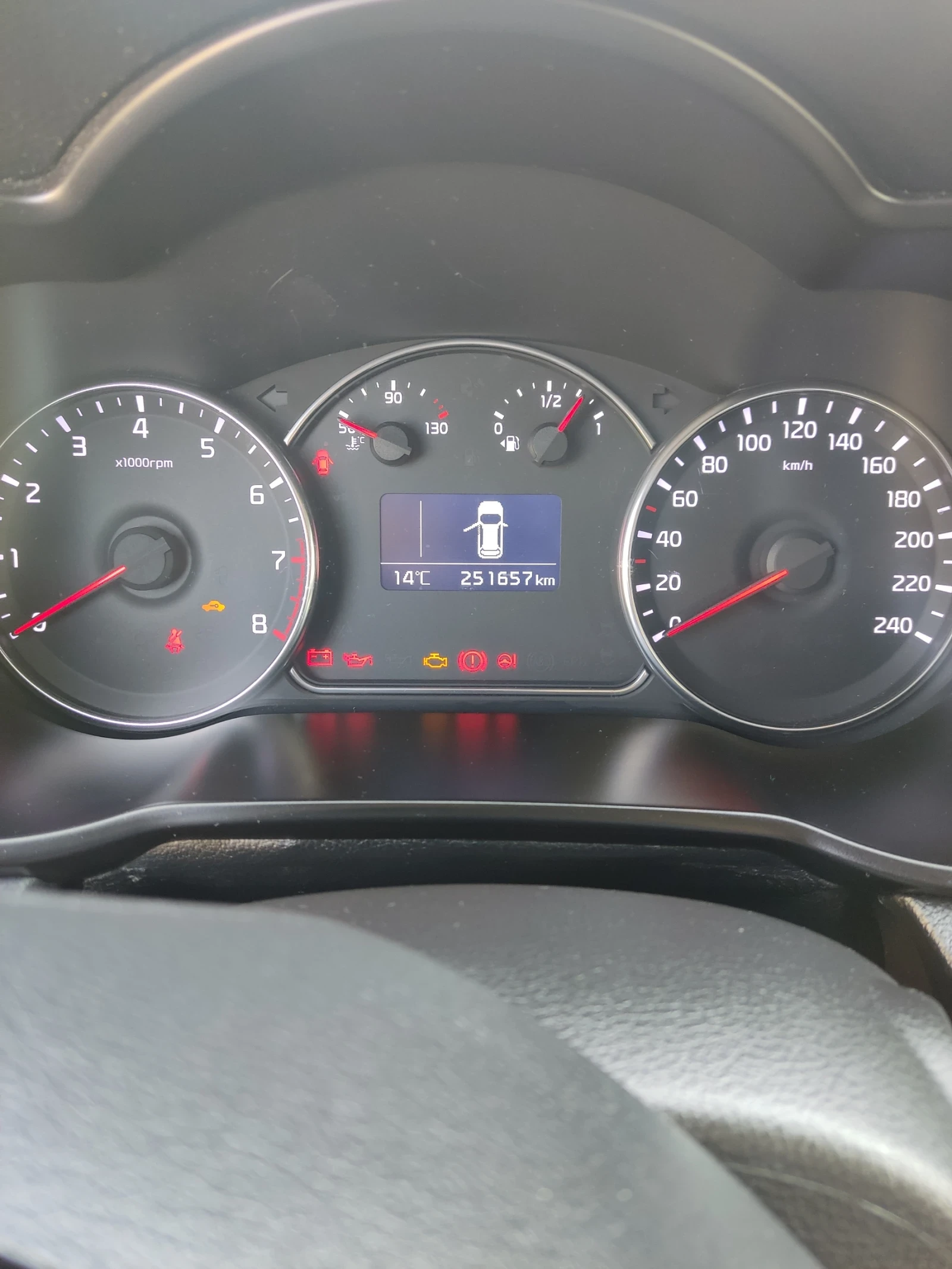 Kia Carens, снимка 5 - Автомобили и джипове - 53975877