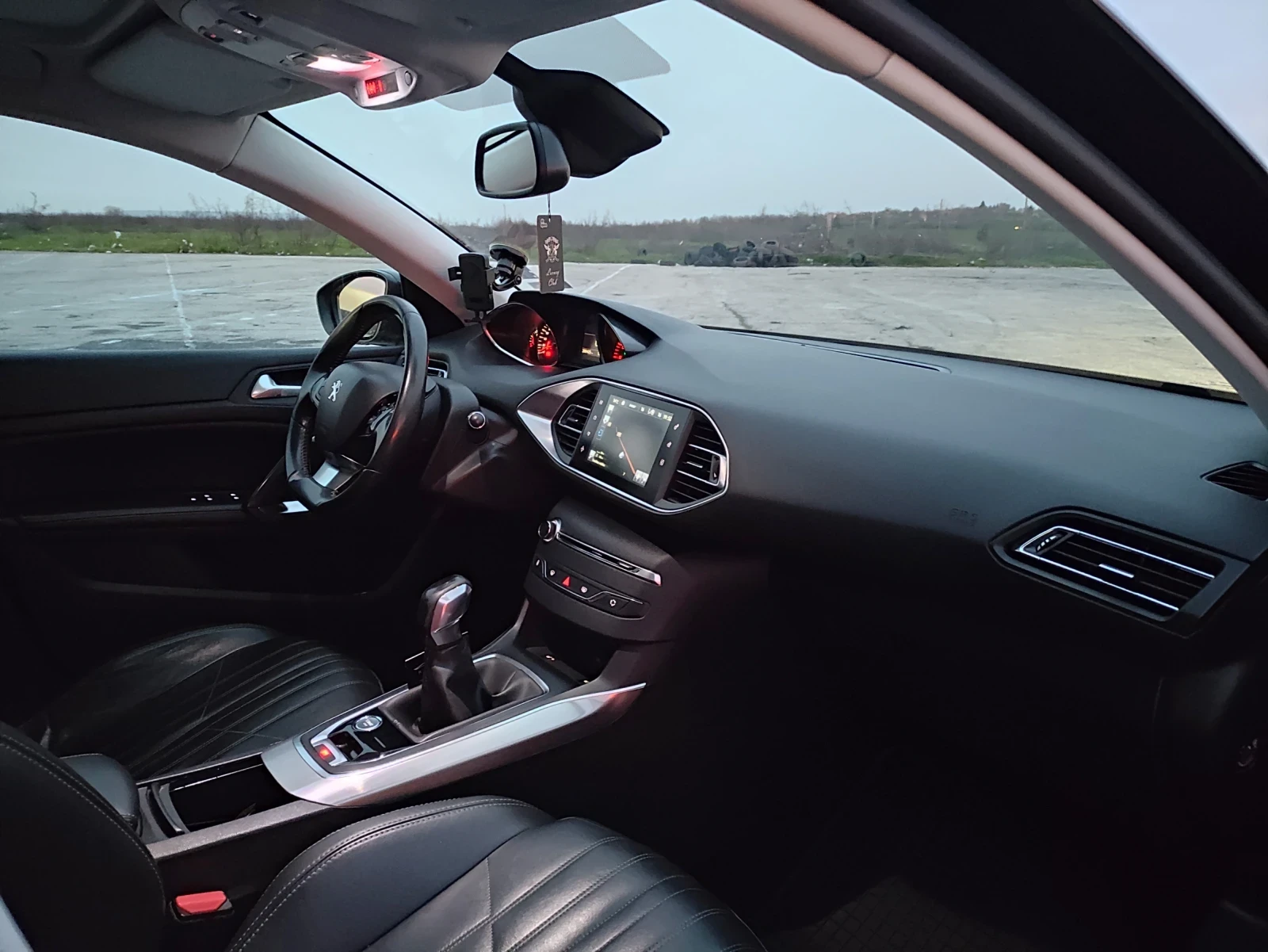 Peugeot 308 1.6 blueHDI, снимка 10 - Автомобили и джипове - 54650539