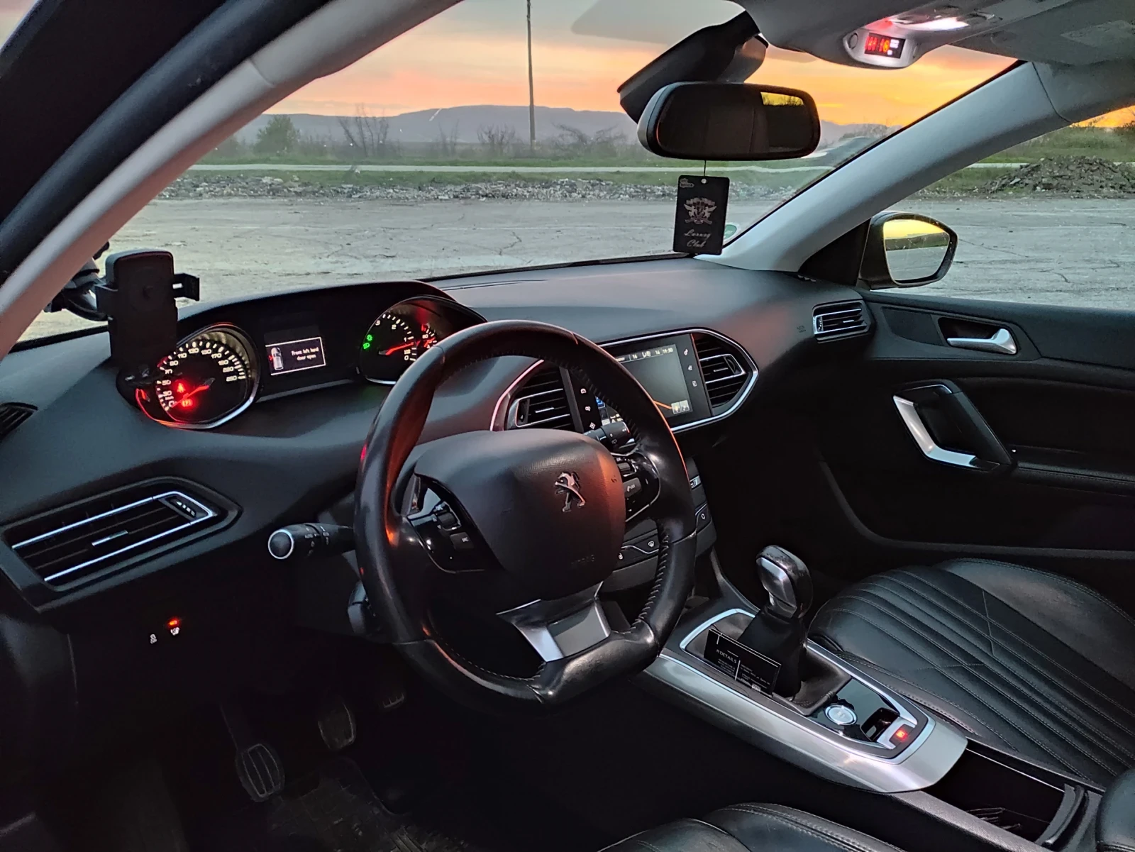 Peugeot 308 1.6 blueHDI, снимка 9 - Автомобили и джипове - 54650539