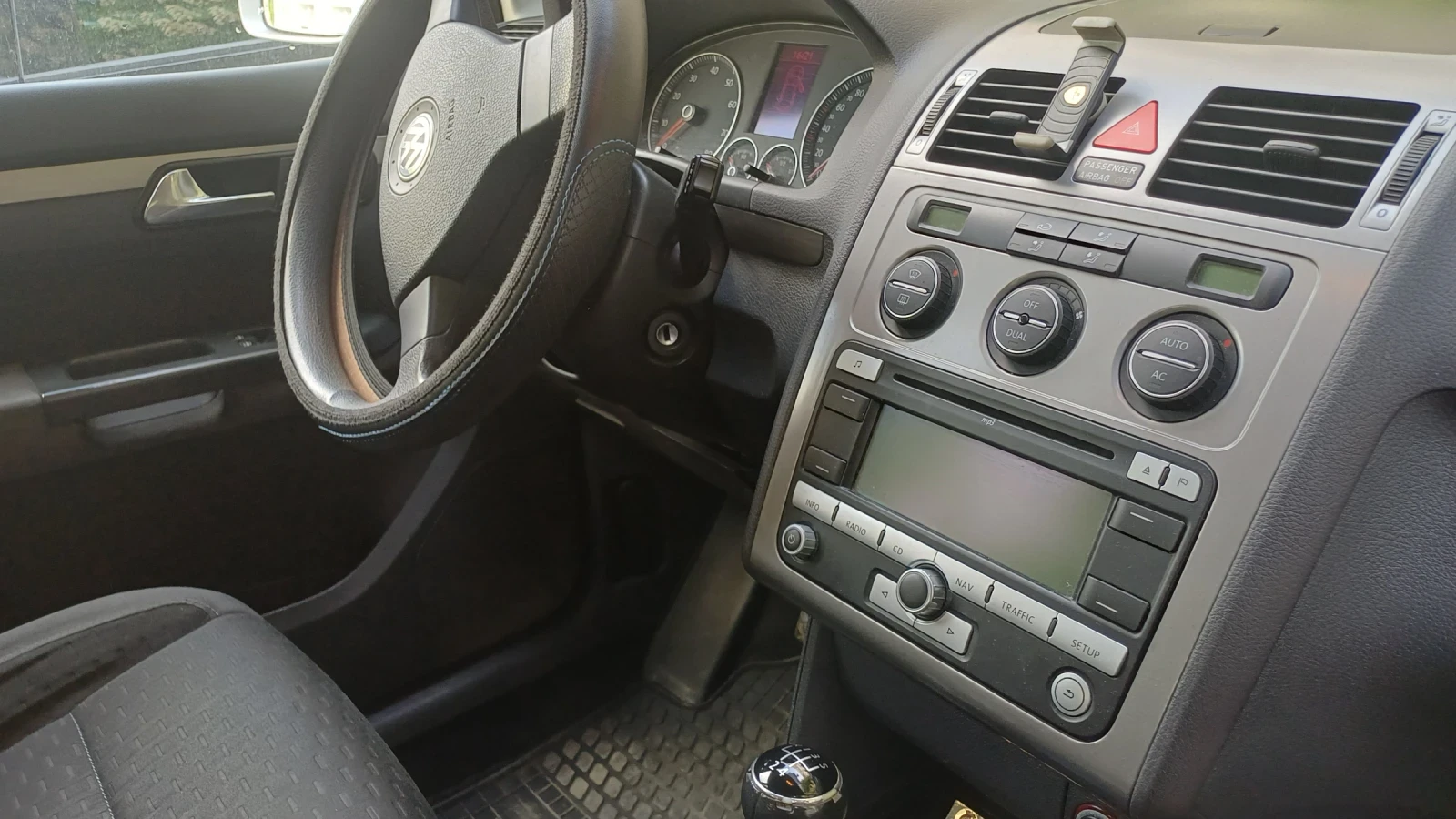 VW Touran, снимка 3 - Автомобили и джипове - 54514255