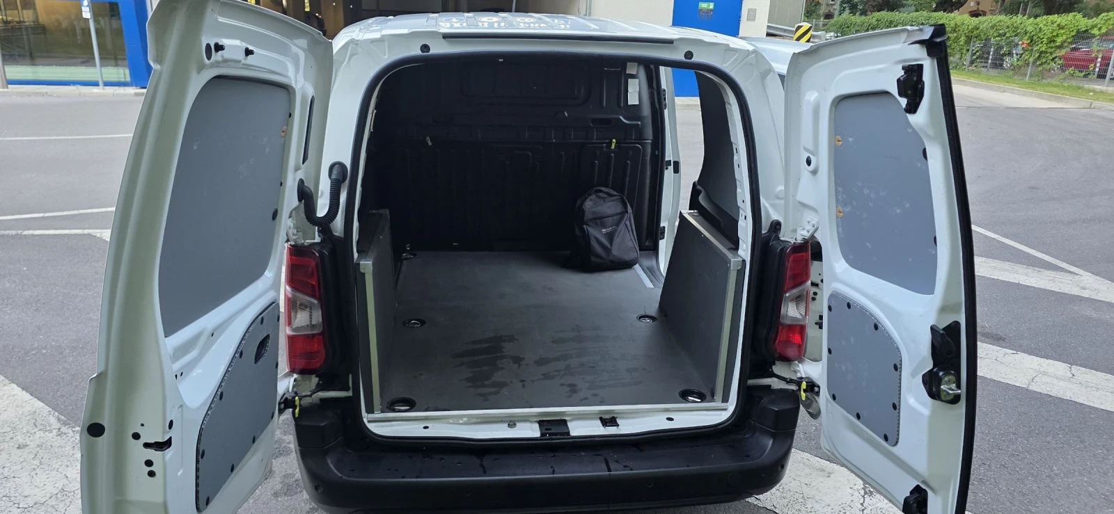 Citroen Berlingo 1.5 BlueHDi 102к.с. 3 места NAVI CAMERA PDC, снимка 14 - Автомобили и джипове - 54974818