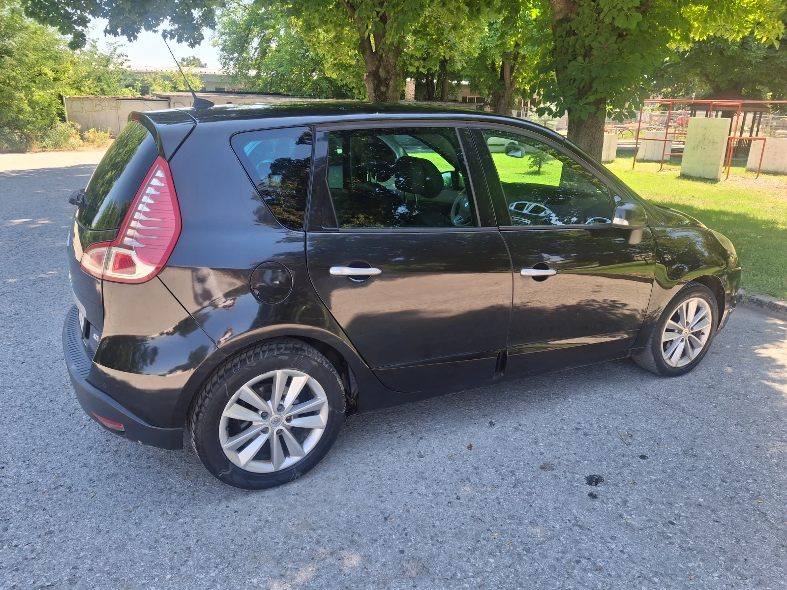 Renault Scenic 2.0 , снимка 10 - Автомобили и джипове - 55545623