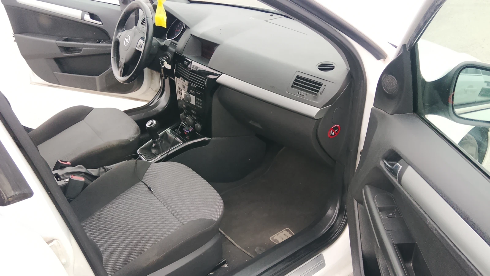 Opel Astra 1.6 бензин UNIKAT, снимка 10 - Автомобили и джипове - 56628228