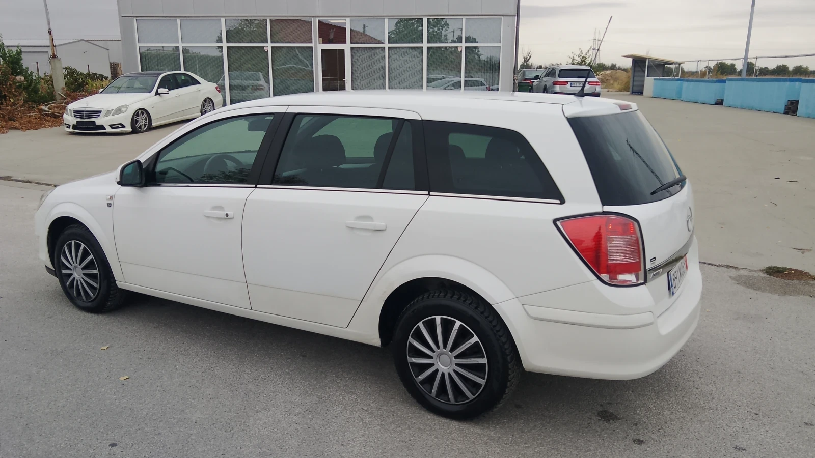 Opel Astra 1.6 бензин UNIKAT, снимка 4 - Автомобили и джипове - 56628228