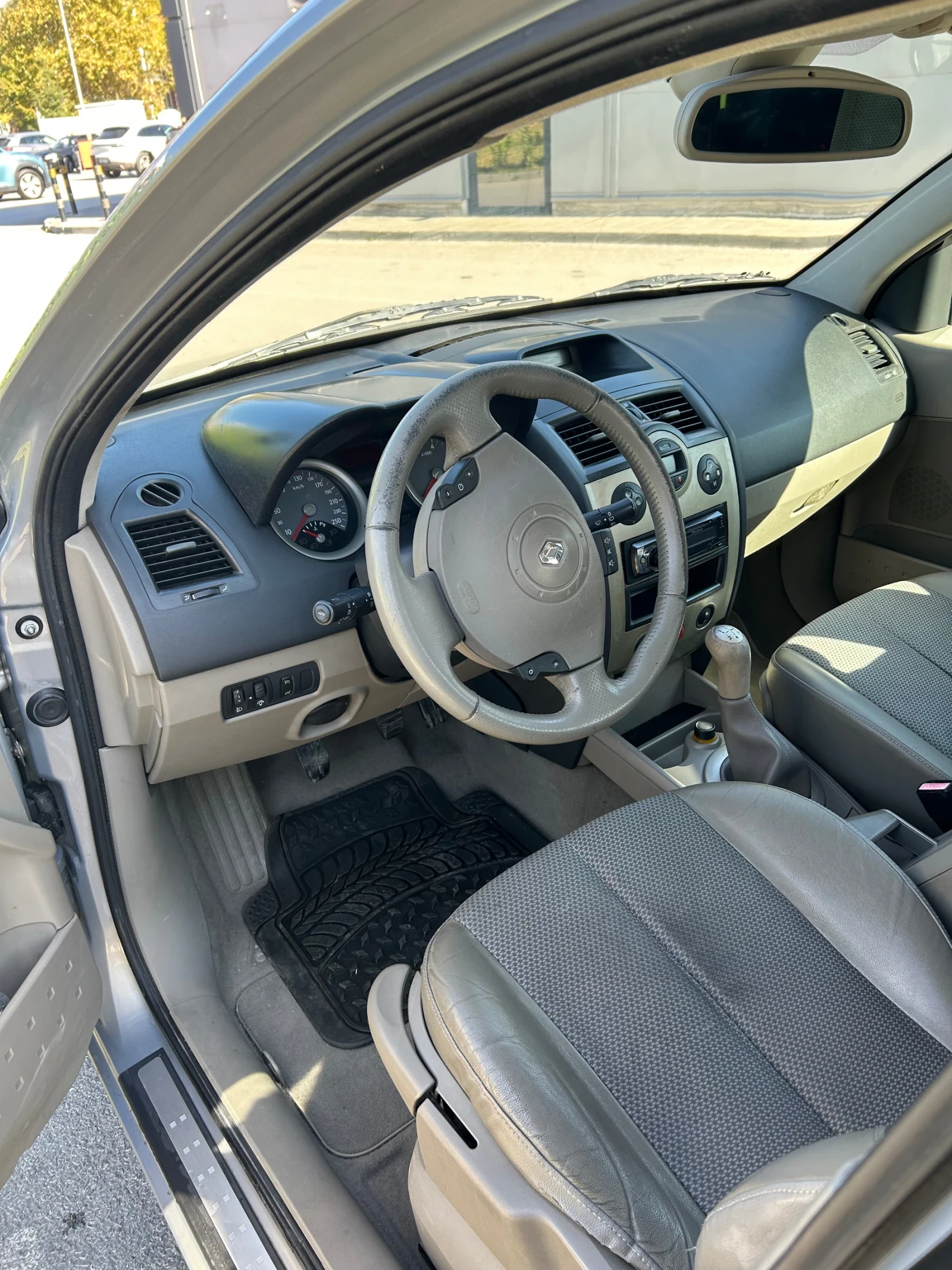 Renault Megane, снимка 13 - Автомобили и джипове - 56635364
