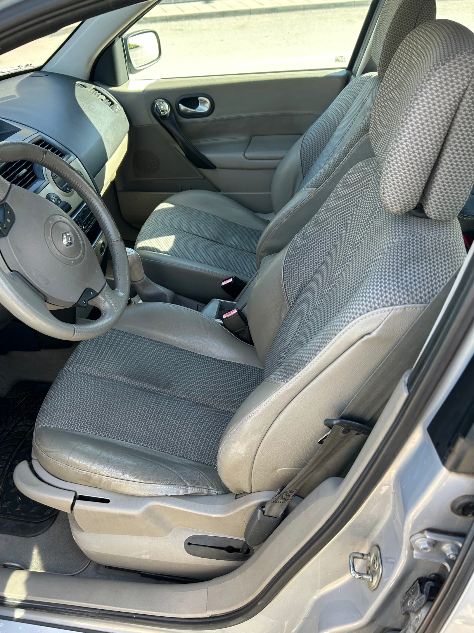 Renault Megane, снимка 12 - Автомобили и джипове - 56635364