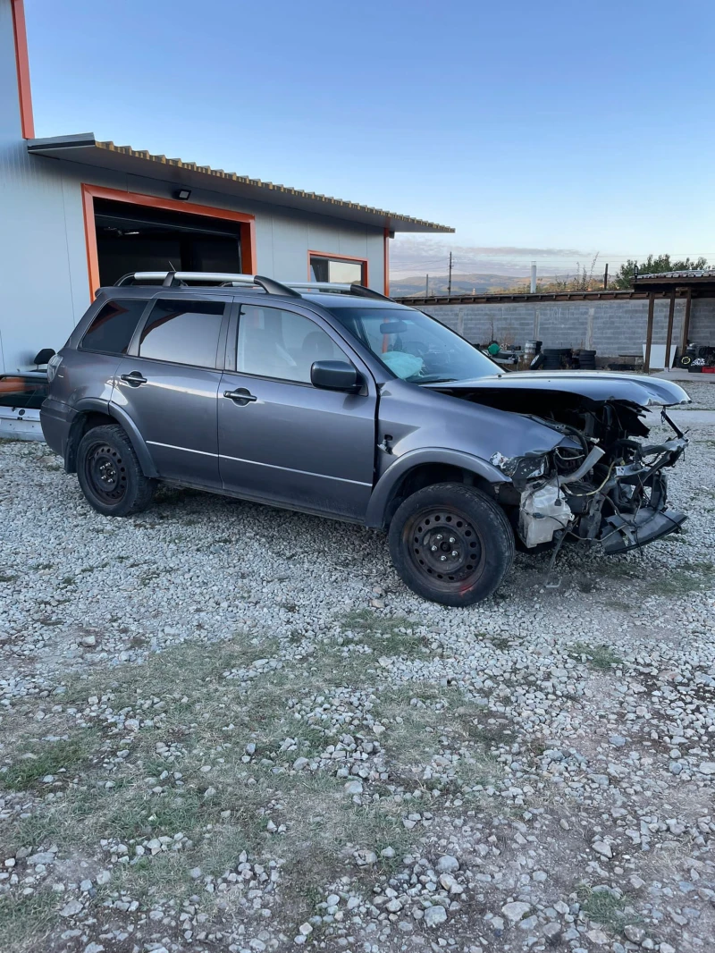 Mitsubishi Outlander 2.0i 16V, снимка 4 - Автомобили и джипове - 45090141