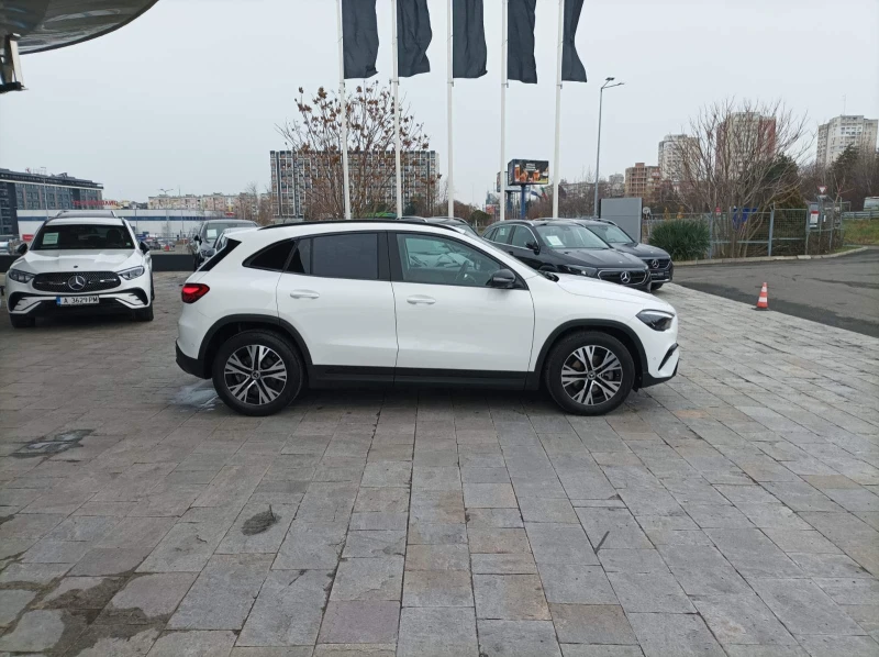 Mercedes-Benz GLA 220 4MATIC, снимка 4 - Автомобили и джипове - 48295745