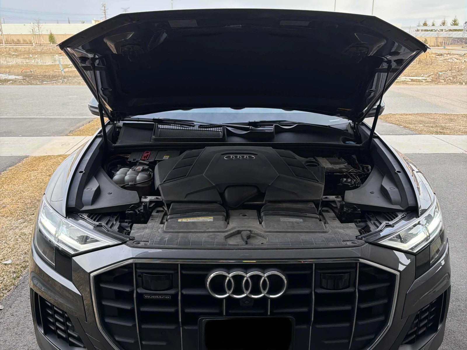 Audi Q8 55TFSI* MATRIX* 360КАМЕРА* ДИСТРОНИК* КЕЙЛЕС* , снимка 4 - Автомобили и джипове - 54033019