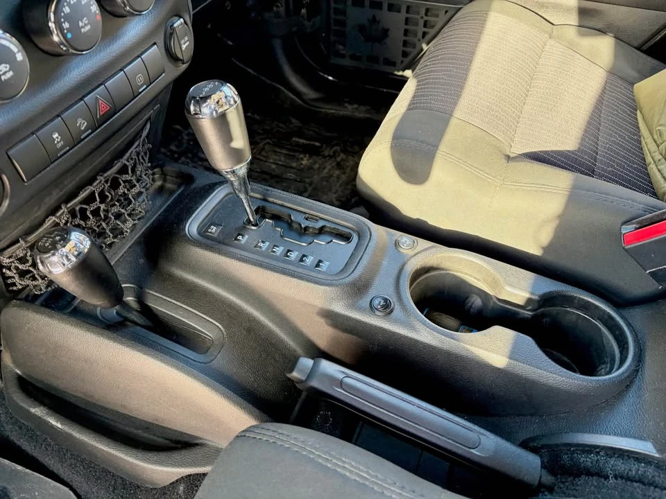 Jeep Wrangler * RUBICON* ПОДГРЕВ* KEYLESS* BLUETOOTH* BlackOps 8, снимка 9 - Автомобили и джипове - 54164837