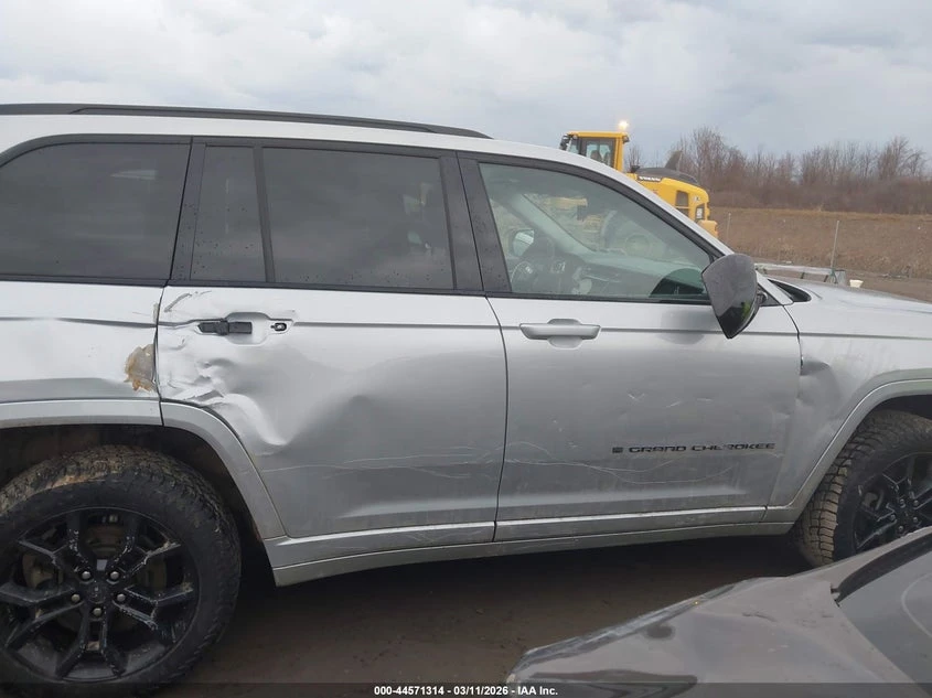 Jeep Grand cherokee 2.0l 4Xe 30Th Anniversary, снимка 13 - Автомобили и джипове - 54221477