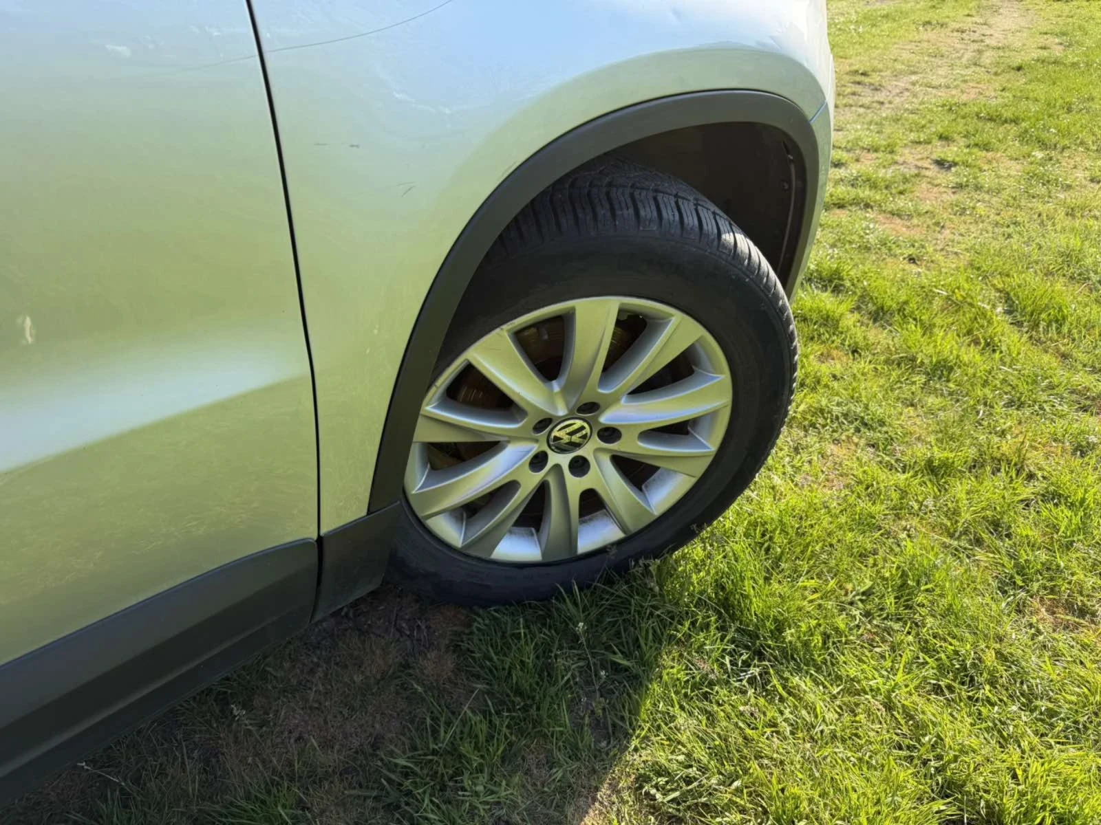 VW Tiguan 2.0 TDI 4 Motion, снимка 14 - Автомобили и джипове - 54322929