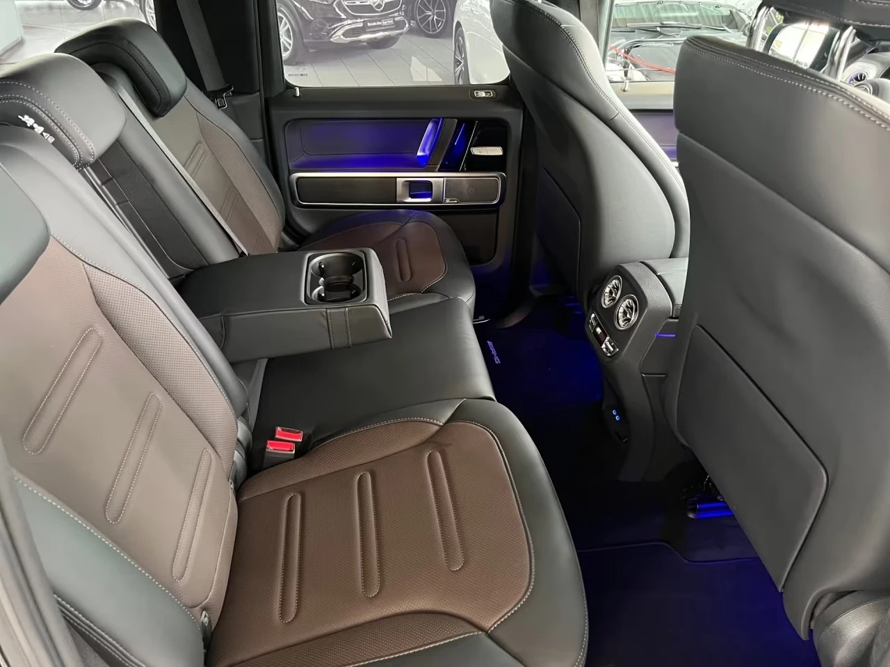 Mercedes-Benz G 450 d / AMG / 4 MATIC / FACELIFT / BURM / 360/ KEYLESS, снимка 16 - Автомобили и джипове - 55801404