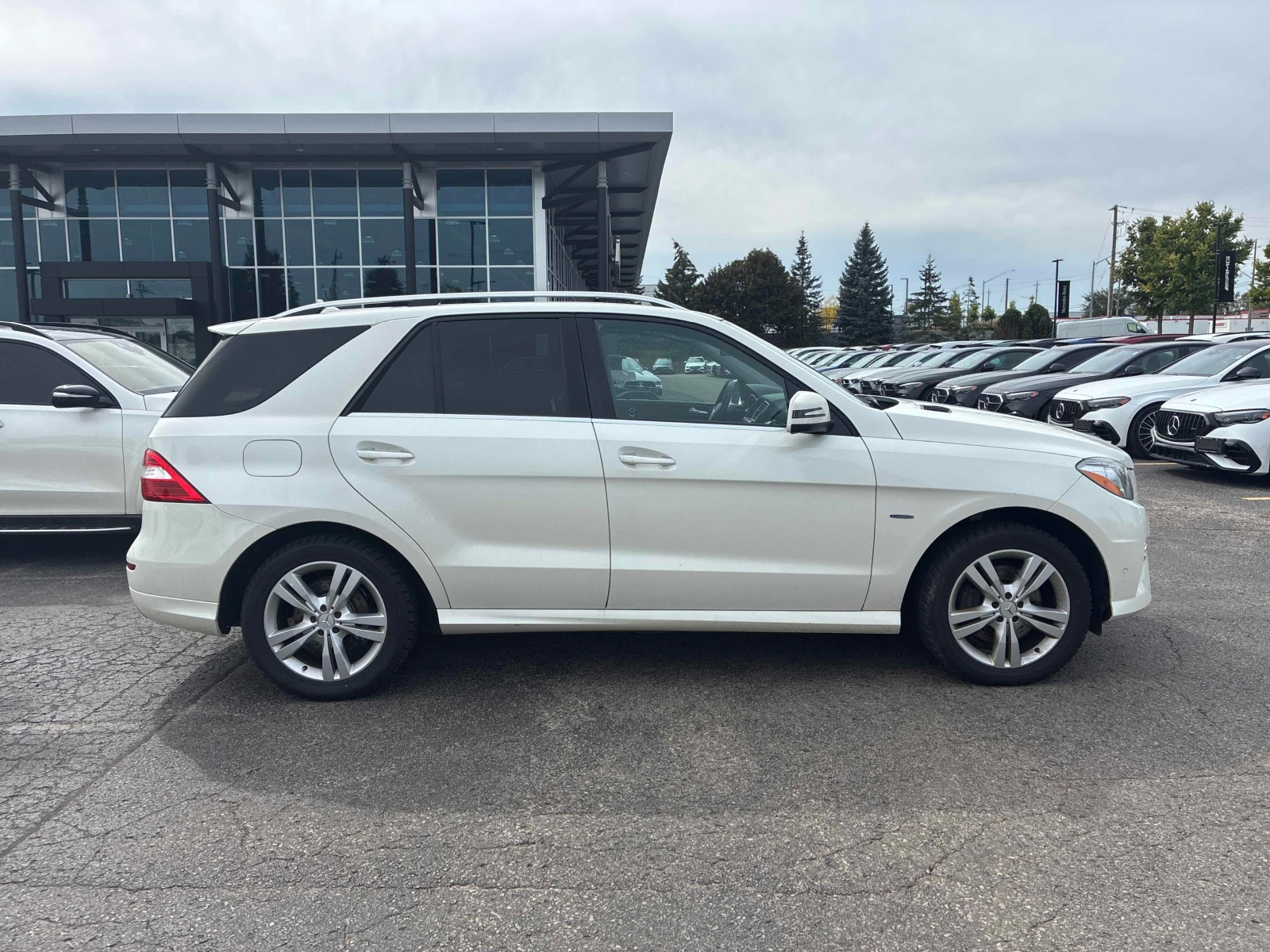 Mercedes-Benz ML 350 4MATIC* Подгрев* Harman/Kardon* Панорама* Камера* , снимка 4 - Автомобили и джипове - 56204456