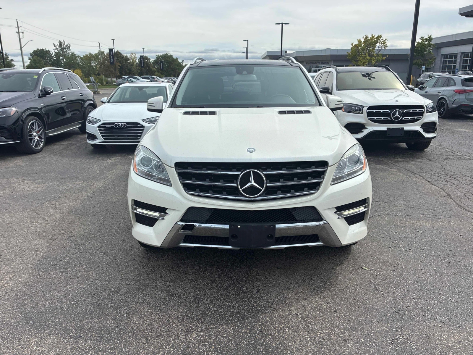 Mercedes-Benz ML 350 4MATIC* Подгрев* Harman/Kardon* Панорама* Камера* , снимка 2 - Автомобили и джипове - 56204456