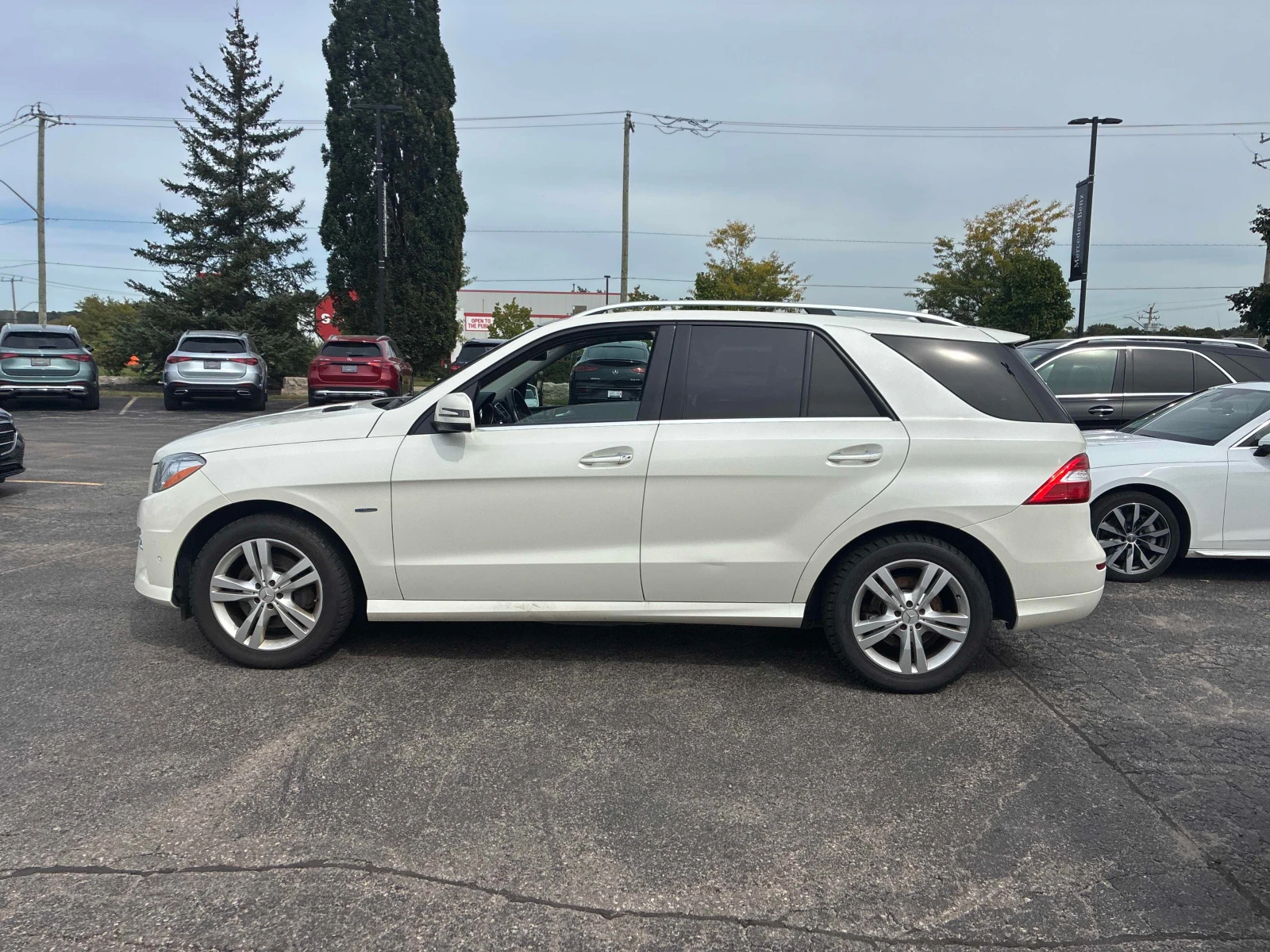 Mercedes-Benz ML 350 4MATIC* Подгрев* Harman/Kardon* Панорама* Камера* , снимка 3 - Автомобили и джипове - 56204456