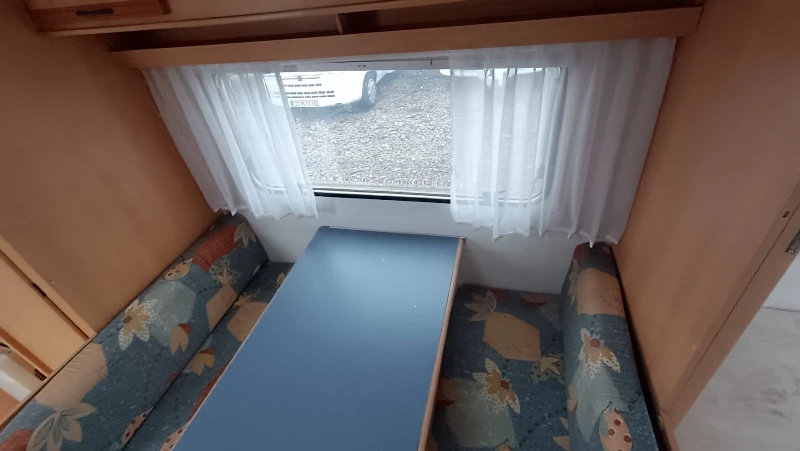 Каравана Caravelair 520 с форселт , снимка 5 - Каравани и кемпери - 52469443