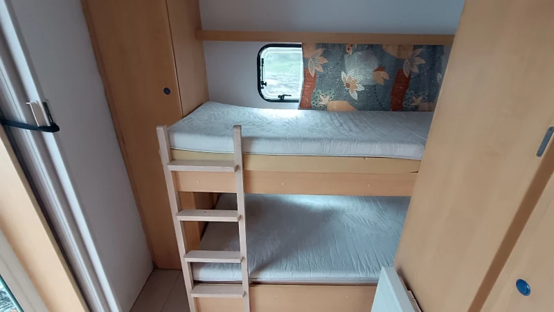 Каравана Caravelair 520 с форселт , снимка 10 - Каравани и кемпери - 52469443