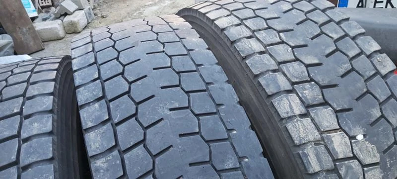 Гуми Летни 315/80R22.5, снимка 4 - Гуми и джанти - 32572958