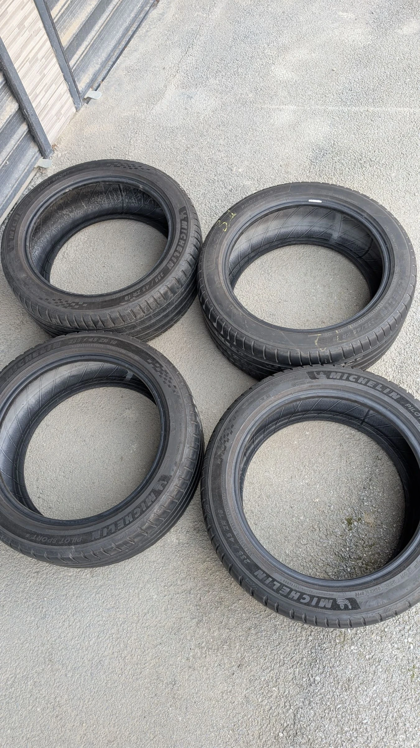 Гуми Летни 235/45R18, снимка 8 - Гуми и джанти - 53770800