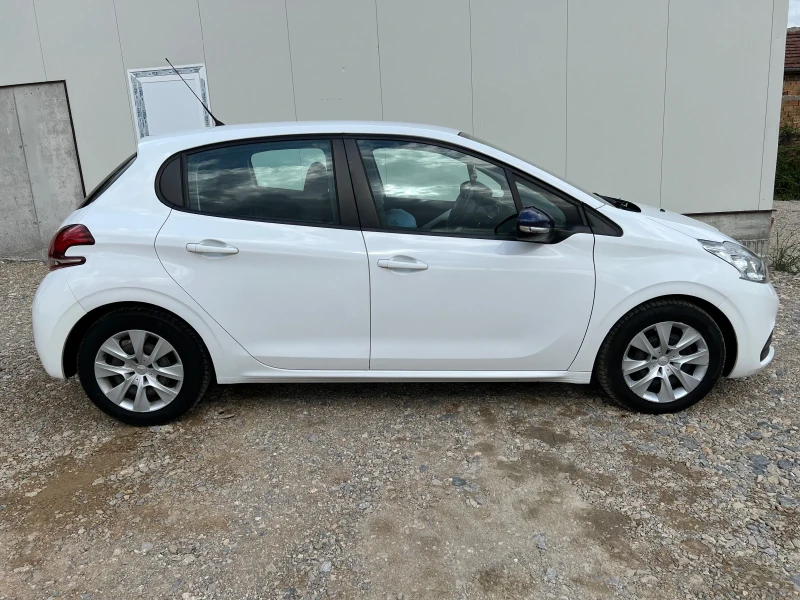 Peugeot 208 1.6 BlueHDI, снимка 5 - Автомобили и джипове - 52605447